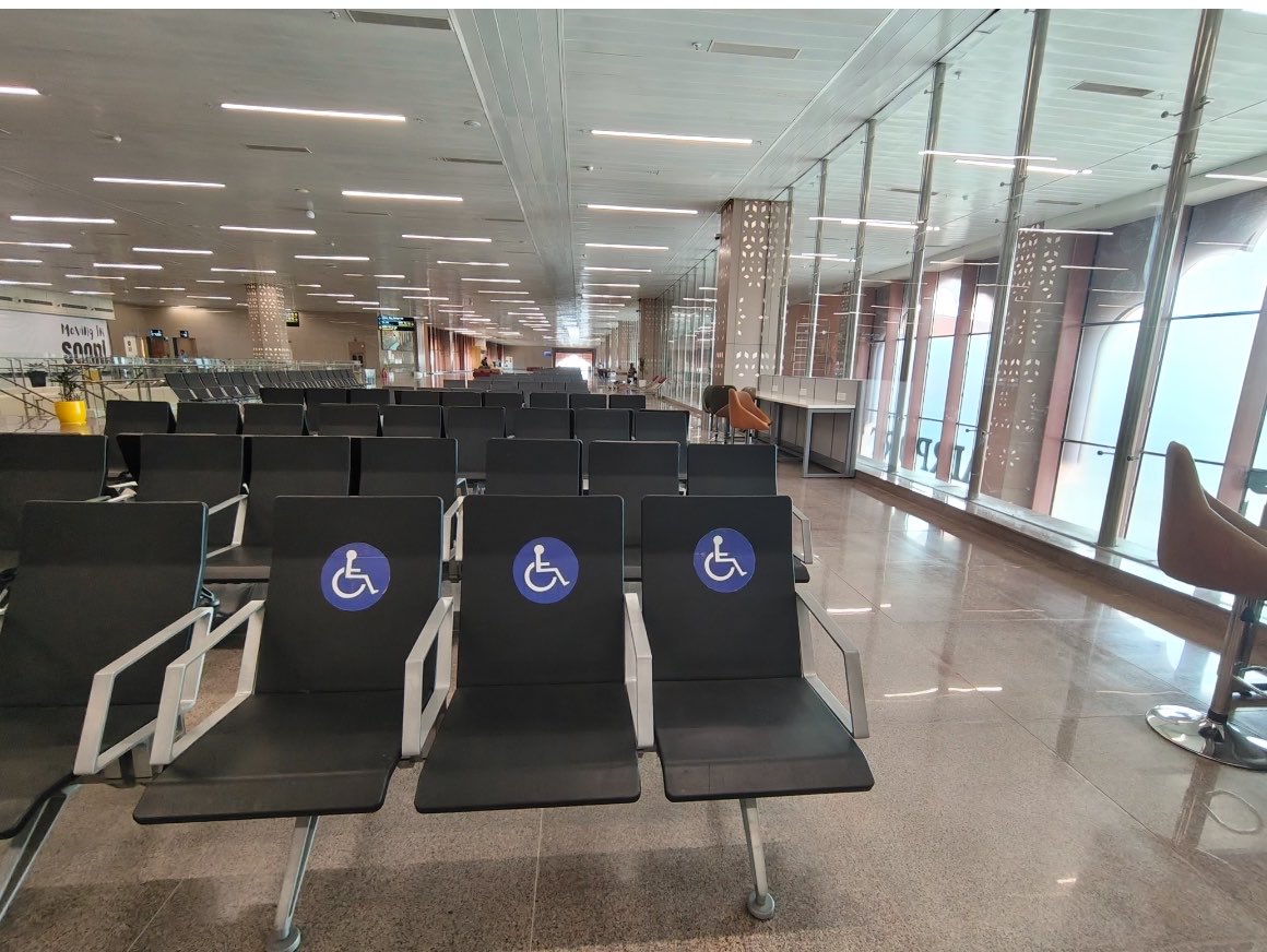 aaijdhairport's tweet photo. सुविधाजनक बैठने की व्यवस्था एवं प्राथमिकता कतार 🪑✨

#YSA2026
#jodhpurairport 
#AAI 

@AAI_Official 
@MoCA_GoI @aaiRedNR https://t.co/m9smTaVcBE