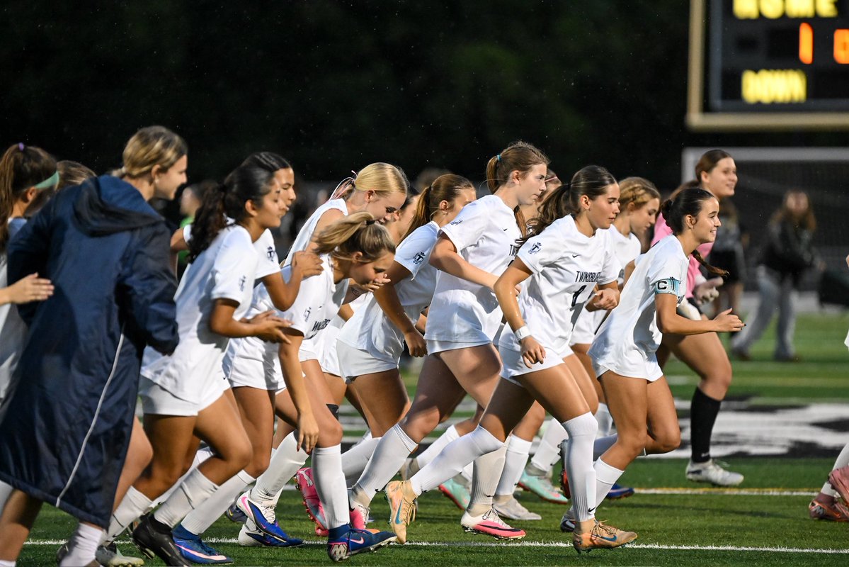 JenParkerSports's tweet photo. Twinsburg @ Nordonia from Wednesday. Solid 2-0 win for the Lady Tigers on the road. 📸 Varsity and JV game galleries are ready!

https://t.co/hRQj9zIzuH https://t.co/fPky9OVTX2