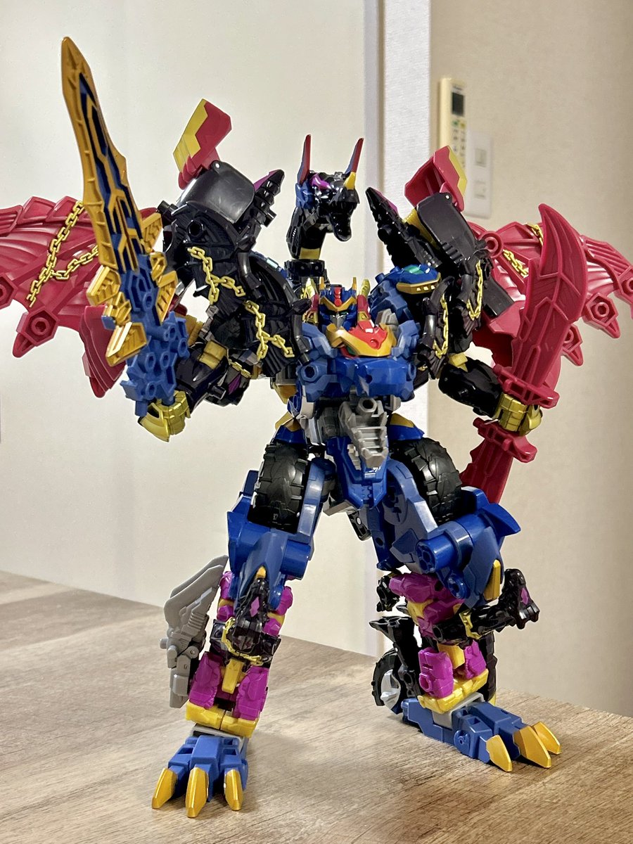 sideB_toku's tweet photo. ドラグナイズレクスブレイド。
背中は皺寄せの極み。 https://t.co/NAPJvtWhE4