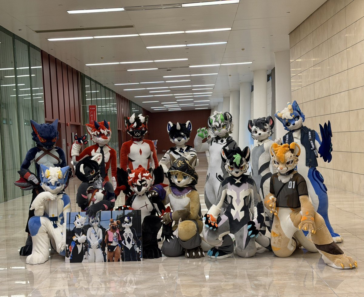cheetah_paws's tweet photo. Family gather up! https://t.co/1dH7qRaLkY