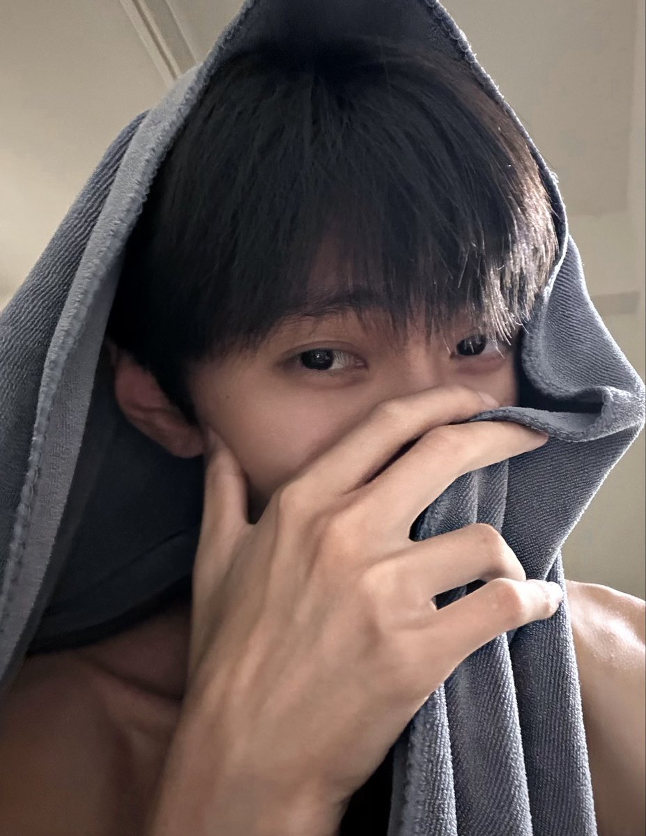 xvuouvx's tweet photo. 🚿 https://t.co/YwPjRQX35S