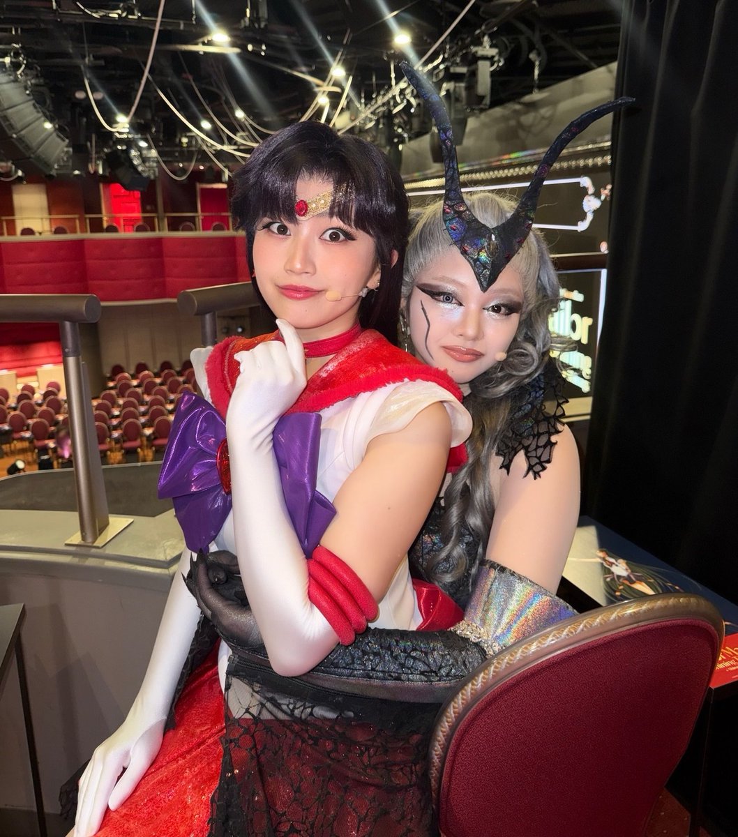 Riku_muni's tweet photo. #美少女戦士セーラームーン
今週もご来場ありがとうございました🌙

気づけば10月が始まりましたね🍁
今月は美奈子とせつなさんのバースデーウィークがあります🎂
一緒に盛大に盛り上げていきましょう🧡🤎

今日はヴァルシアとの1枚🩶

#prettyguardiansailormoonshiningtheater
 #shiningtheater https://t.co/PZdlu87drb