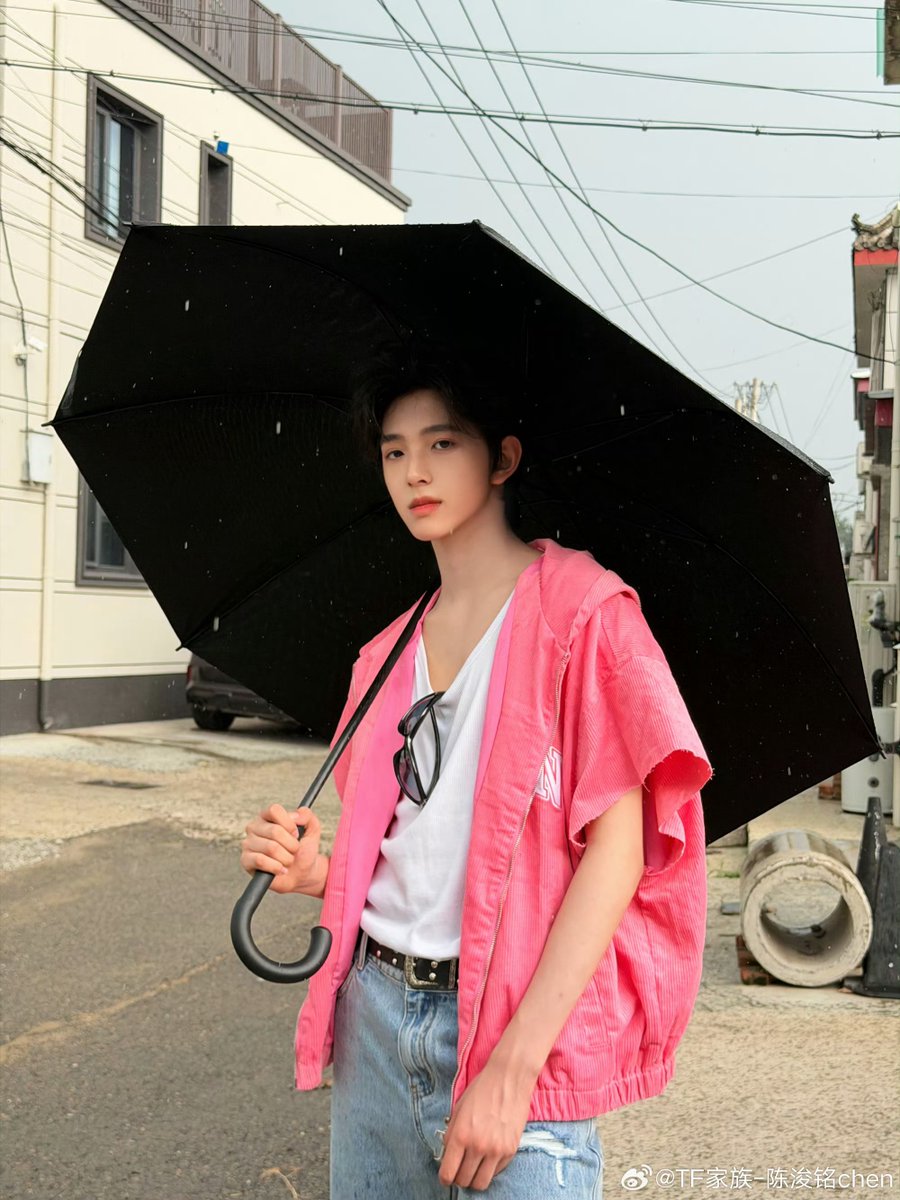jialijiajia_'s tweet photo. เธอมากับฝนจริง ๆ จวิ้นหมิงกับสีชมพูเข้าคู่กันดีมากเลย คิดถึงเด็กจิ๋วมากน้า ❤️🤲🏻 https://t.co/gj9sNjMXsZ