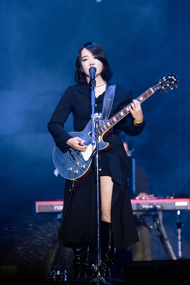 younphoto's tweet photo. 2026. 10. 3. Xnterstellar Music Festival 
윤하 공연후기
참 소극장이후로 이렇게 텀이 길어질줄 몰랐는데..
정말너무나도 오랜만이에요..
참 요새 유투브 보다가 얄궂다라는 표현을 봤습니다.
공연보러쉼없이 보러다닐때는 좋기도했지만 어쩔때는 당연하다고 생각했던 적도 있었는데
소극장이후로 이렇게 긴텀이있었나싶었을정도로
무대에서 본다는게 이렇게 소중한일일줄이야..
항상 노래해주셔서 고맙고 감사합니다..

@younhaholic 
 #윤하 #YOUNHA #ユンナ #xmf