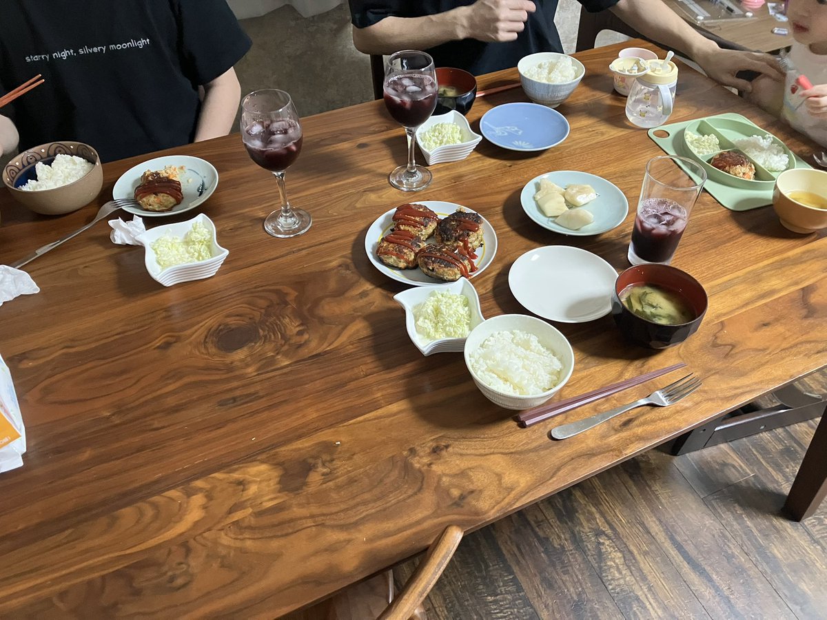 megaripo's tweet photo. ベリージュースと夜ご飯食べて、ハーブティーとチーズケーキを嗜む夜。
うまかった https://t.co/FQ72jIU9FJ