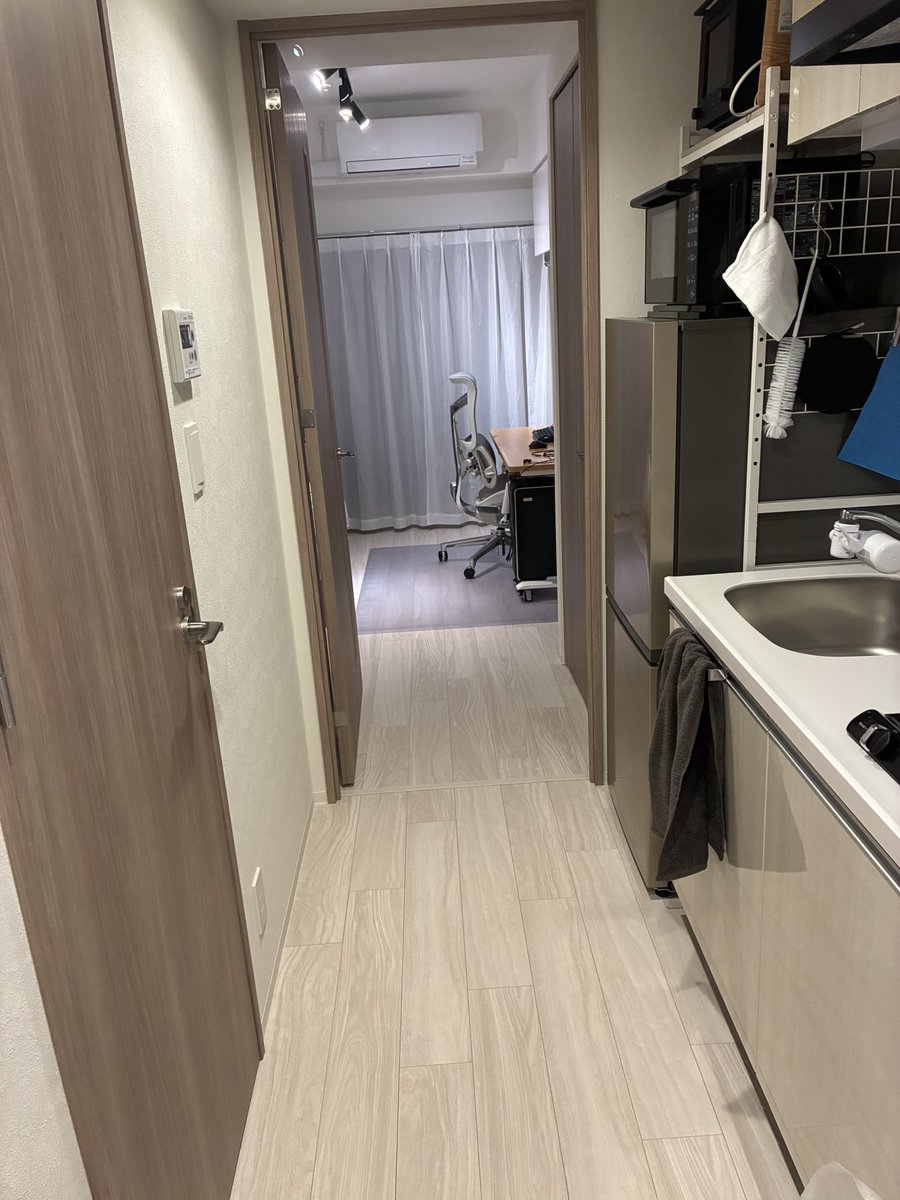 azukick_0101's tweet photo. ダンボール部屋からようやく片付いた https://t.co/KxVfMu4fWm