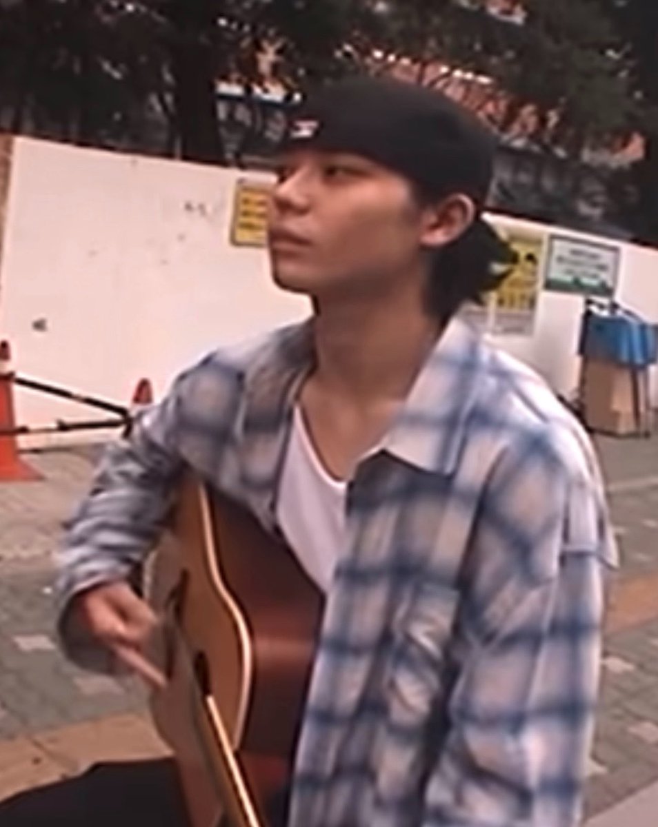 ohyulyul's tweet photo. Sama-sama flannel biru daleman putih loh yA… https://t.co/BQTbg2h3RW