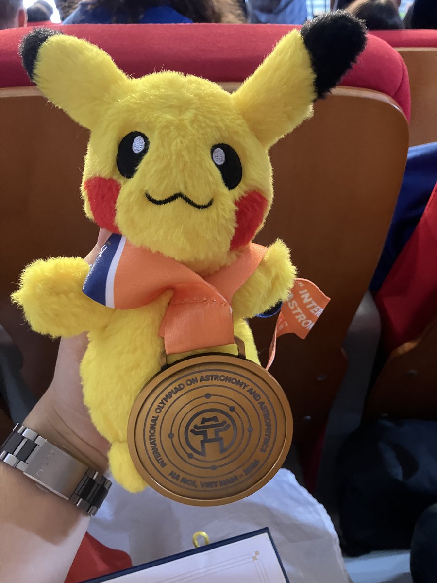 n_kumabear's tweet photo. 国際天文学・天体物理学オリンピック(IOAA)ベトナム🇻🇳大会で金メダル🥇を獲得しました！！！！！！！

昨年の雪辱を果たすことができました！！！！

これで競技科学引退です！！！！ https://t.co/AC5JSM4oOG