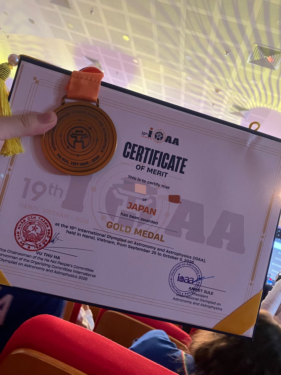 n_kumabear's tweet photo. 国際天文学・天体物理学オリンピック(IOAA)ベトナム🇻🇳大会で金メダル🥇を獲得しました！！！！！！！

昨年の雪辱を果たすことができました！！！！

これで競技科学引退です！！！！ https://t.co/AC5JSM4oOG