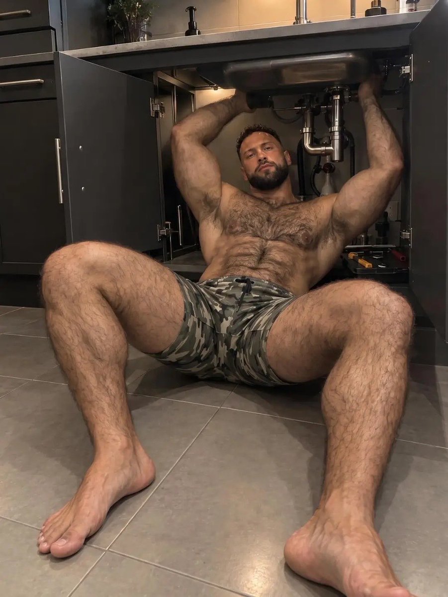 LegFanMan's tweet photo. Need help with your pipes? #NiceLegs https://t.co/p0J3iCQBsc