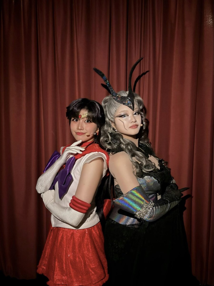 cq_sakura_s's tweet photo. 【美少女戦士セーラームーン
-Shining Theater Shinagawa Tokyo-】

9/28〜10/4 team silver moon 🌙
今週もご来場いただき、ありがとうございました。
今週はイレギュラーな一週間でしたが、皆さまの応援や劇場でいただく温かい言葉にたくさん支えていただきました。
無事に一週間を終えられたことに感謝です。

気づけばもう10月。
みんなで日が落ちるの早くなったね〜なんて話していたら、すみれちゃんが冬が楽しみ〜と言っていて、やっぱり道産子だなぁと嬉しくなりました⛄️
隣で夢菜は絶対夏がいい！！と言ってました🍉笑

少しずつ季節が変わっていくのを感じる今日この頃です。

次は10/12〜🌙　劇場でお待ちしています。

#prettyguardiansailormoonshiningtheater #shiningtheater #美少女戦士セーラームーン 
#シャイニングシアター
#Queenvalusia
#ヴァルシア様