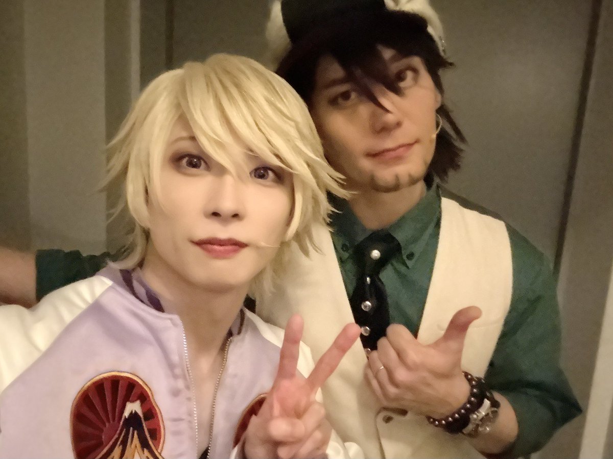 yuga_iwasaki's tweet photo. #舞台タイバニ 大千穐楽ありがとうございました！
無事に駆け抜けられたこと、本当に嬉しいです。
そしてイワン君に出会えて幸せです。

タイガーさんと！！
挫けそうになった時タイガーさんの言葉がずっと助けてくれました。

ゆっくりFCの方でも語りたいと思います！
皆様本当にありがとうございました！🥷

#タイバニ