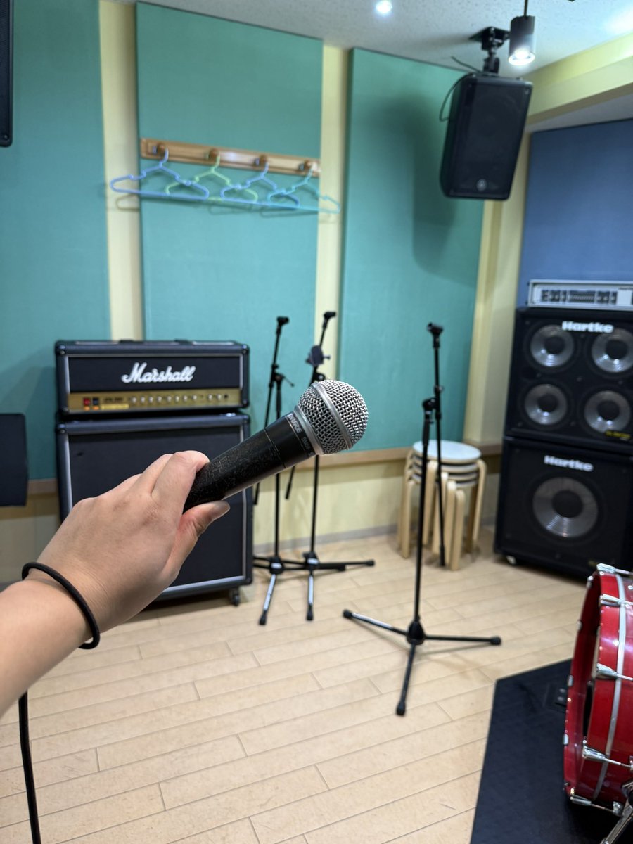 gmgm6239's tweet photo. スタジオ練🎤
昔ちょっとだけバンドやってたぶりぐらいかもしれない… https://t.co/3iyNGq1AwR