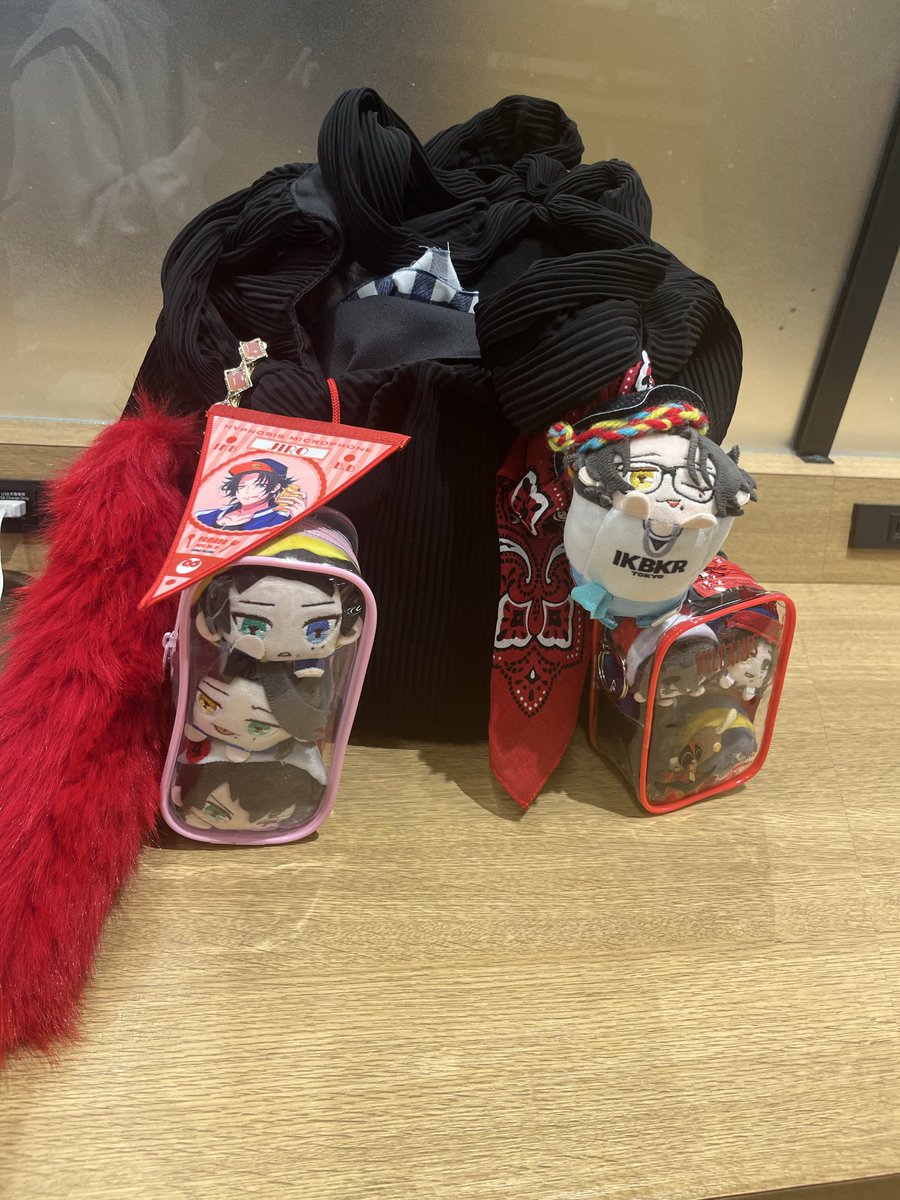 MoonSammer's tweet photo. 今日、声かけて鞄撮らせてくれた皆様ありがとうございました☆
カバンを撮りたいとか変な事言い出してごめんなさい！
次のいろんな時のための参考にさせて頂くかもしれないです！これは私のやつです。可愛いとか言って下さりありがとうございました！ https://t.co/KMDEHUmcs1