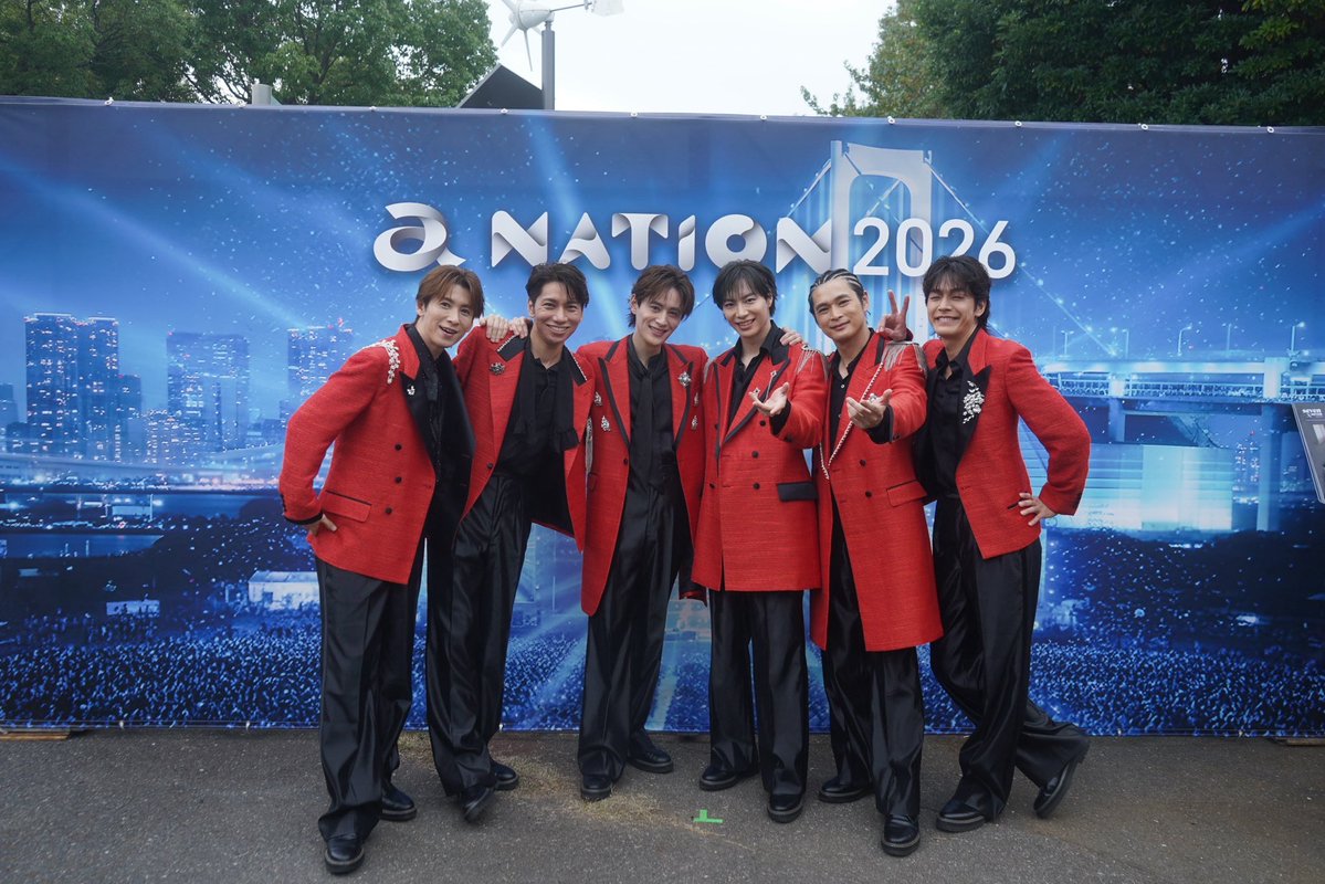 masaki_shiota17's tweet photo. 【a-nation 2026】
ありがとうございました🙏✨
今年はメインアクトで初出演出来ました🎊😆
オープニングアクト→シューティングアクト→メインアクトと一段一段階段を登れてます！
いつも応援ありがとうね🙏✨

実は2年前にお見送り芸人のしんいちさんとはサッカーを一緒にやったんだよー⚽️🔥
今日はありがとうございました✨🙏

新衣装も気に入っててこれで歌えたのも最高🫶‼️

来年も出れたらいいな😼💪

#SHOW_WA #anation2026
#anation
#a_nation