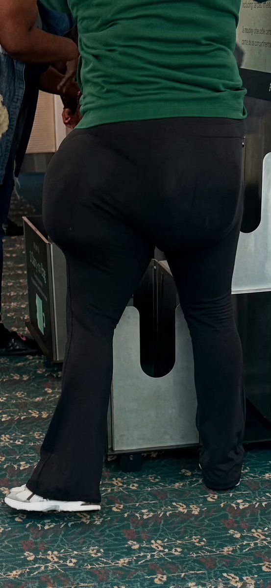 krystgem's tweet photo. Just watched a woman board a flight with an entire bag of clothes stuffed into her leggings just to avoid the carry-on fee. 😭

And somehow… they let her through. 😂 https://t.co/YZPF0nzH8N