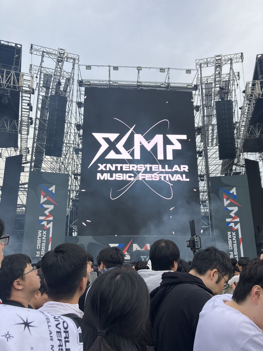 He8Yoo's tweet photo. 初の海外フェス！
Adoにワンオクに最高やった！ https://t.co/jjg4agsfpV