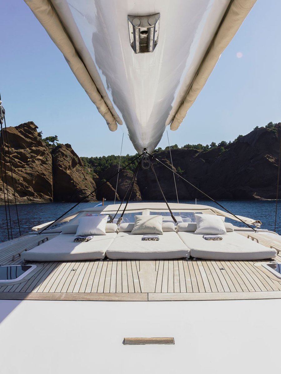 OCyachts's tweet photo. VAIMITI is a 39-metre aluminium sailing yacht built in 2003 by Tréhard Marine to a design by Jacques Fauroux.

Twin shallow keels give her a reduced draught, opening up shallower anchorages that would be closed to deeper yachts of comparable length.

She accommodates eight guests across four en suite staterooms, including a full-beam master suite. A 2025 refit refreshed the staterooms and galley, added new lighting and sound systems, and completed a full exterior polish.

VAIMITI is available for sale with an asking price of EUR 3,800,000.
🔗 https://t.co/TpmsMImsLR