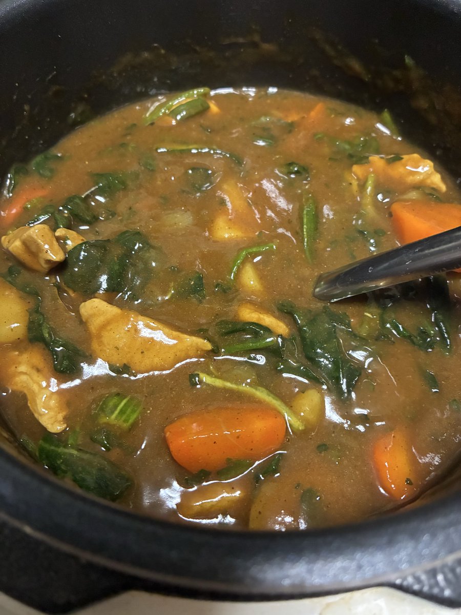 Chiyu_W2's tweet photo. 賞味期限切れ冷凍ほうれん草入りカレー
電気圧力鍋で圧力調理するより豚肉炒めてから調理済み野菜入れて茹でてルー入れればいい事に最近気がつきましたね https://t.co/ua3kF9Z8Uj
