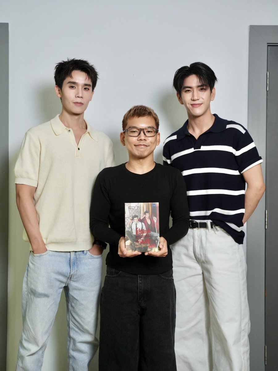 AlwaysSaveYouTH's tweet photo. ขอบคุณทุกคนที่มาเจอ จิมมี่ - ซี ในงานเปิดตัว นวนิยาย “โปรดอยู่ในความคุ้มครองของป้องปืน I Will Always Save You” ในงาน GMMTV FANIVAL 2026 : Happy Family  แล้วมาอยู่ในความคุ้มครองกันเร็วๆนี้นะครับ🤟🏻😉 

#IWillAlwaysSaveYou 
#GMMTVFANIVAL2026HappyFamily
#GMMTV https://t.co/v24bXc0TOG