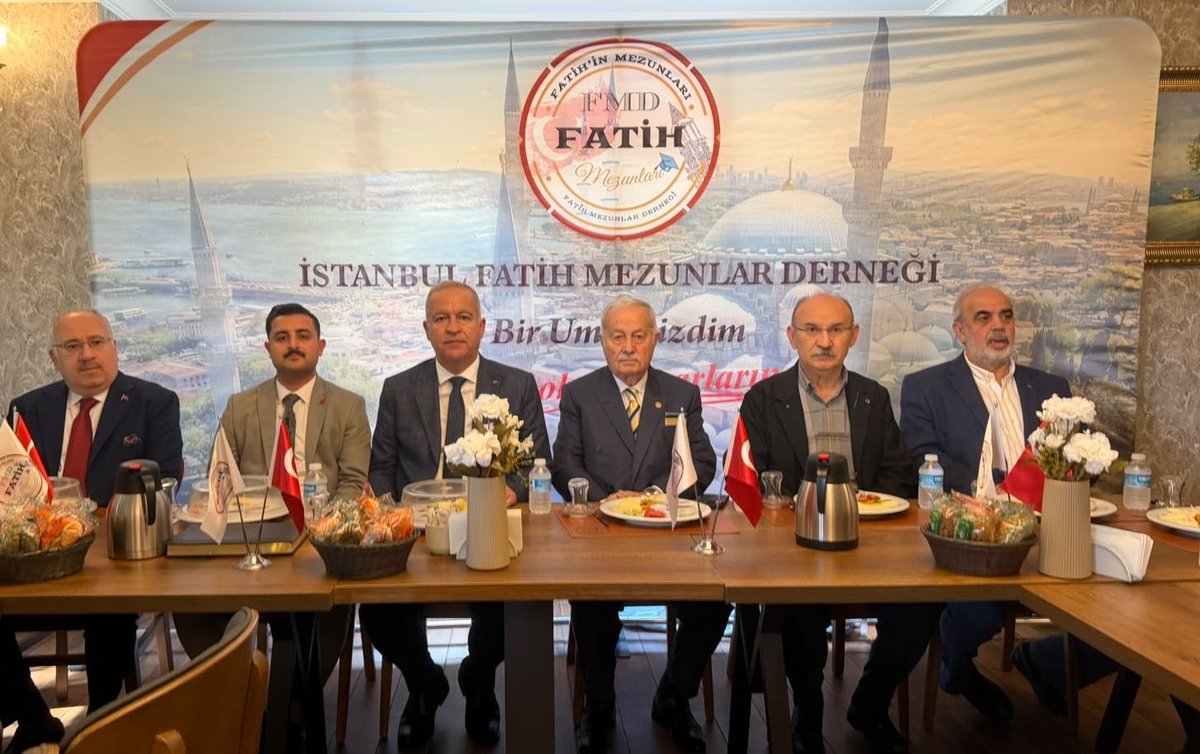 ismailerguness's tweet photo. 39. Hükümet Adalet Bakanı Sn. İsmail Müftüoğlu ve Vali/Mülkiye Başmüfettişi Sn. Yaşar Karadeniz ile birlikte İstanbul Fatih Mezunlar Derneği’nin düzenlediği kahvaltı programına katıldık. 

Dernek Başkanı Sn. Hüsnü Muslu’ya ve yönetimine nazik davetleri ve misafirperverlikleri dolayısıyla teşekkür ediyorum.