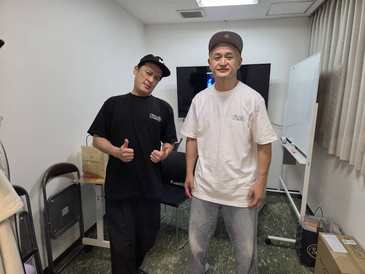 yoshimot6ppongi's tweet photo. 『ガリットチュウ芸歴30周年！ギュッとしたら３年！〜色々ありましたが皆様のおかげです〜爆笑還元単独ライブ』
ご来場ありがとうございました✨

約5年ぶりのガリットチュウ単独ライブ！！
ネタとコーナーでたっぷり2時間お届けしました🙌
最後にはガリットチュウの30年を振り返る時間も😊

引き続き、ガリットチュウの応援をよろしくお願いします！