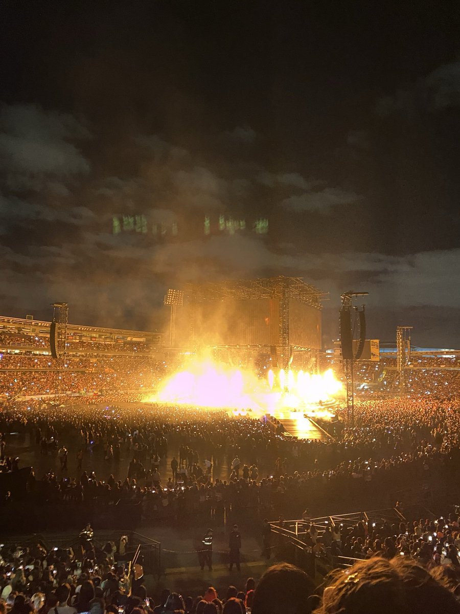 BTSkiNoona's tweet photo. It's giving cult...
It's giving annual sacrificial ritual...
It's giving honmoon being destroyed forever... https://t.co/4r0HUhjpFt