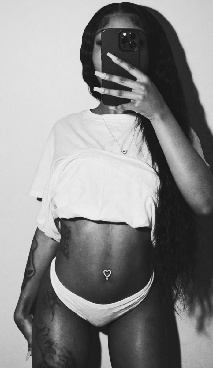 Princesssloca's tweet photo. Petite Fine Ebony. https://t.co/yfOMJo2rrD