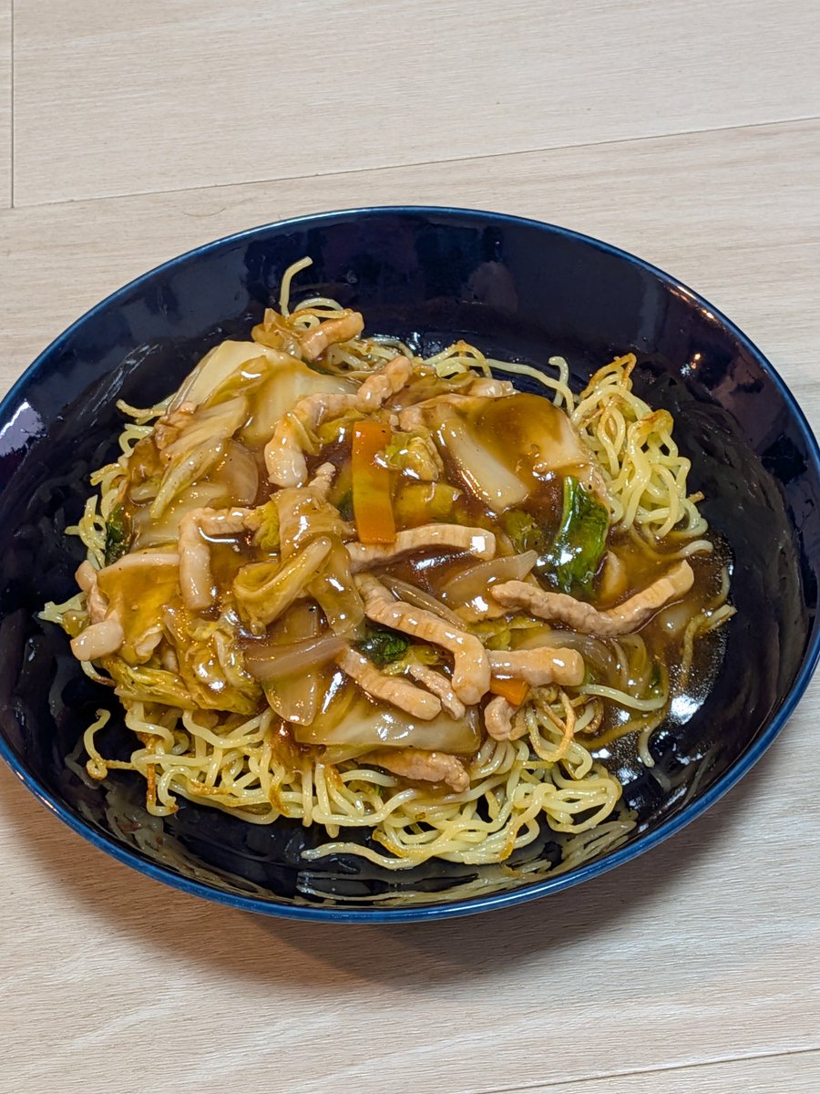 MARUdesGARCONS's tweet photo. あんかけ焼きそば
細切り豚と野菜詰め合わせが余ってたので今日も飽きずに食べるー

#自炊おじさん
#おうちごはん
#男の手料理
#男飯
#料理男子
#晩ごはん
#料理
#節約飯 https://t.co/Lvw9Q2mBDz