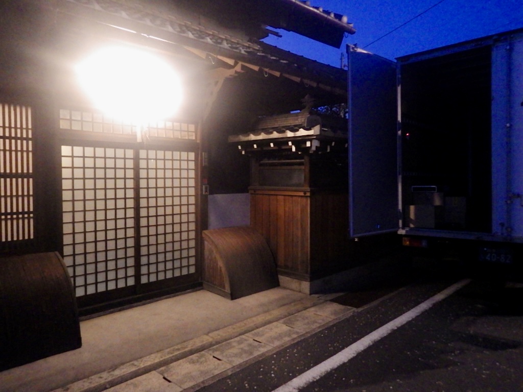 locatourism_ena's tweet photo. 【恵那・大井町が『VIVANT』に登場🎬】

日曜劇場『VIVANT』19話に、恵那市大井町が登場！✨
黒須の実家として描かれたのは中山道・大井宿「中山道ひし屋資料館」前でした。

市内ロケ地情報も順次解禁中！聖地巡礼の参考にぜひチェックしてくださいね🚶‍♂️ https://t.co/PbtVu9ktdE