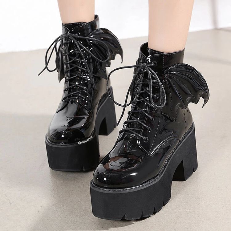 SoftnessDaily's tweet photo. what if we wore matching bat shoes 🎀 https://t.co/wD5hoKnMG8