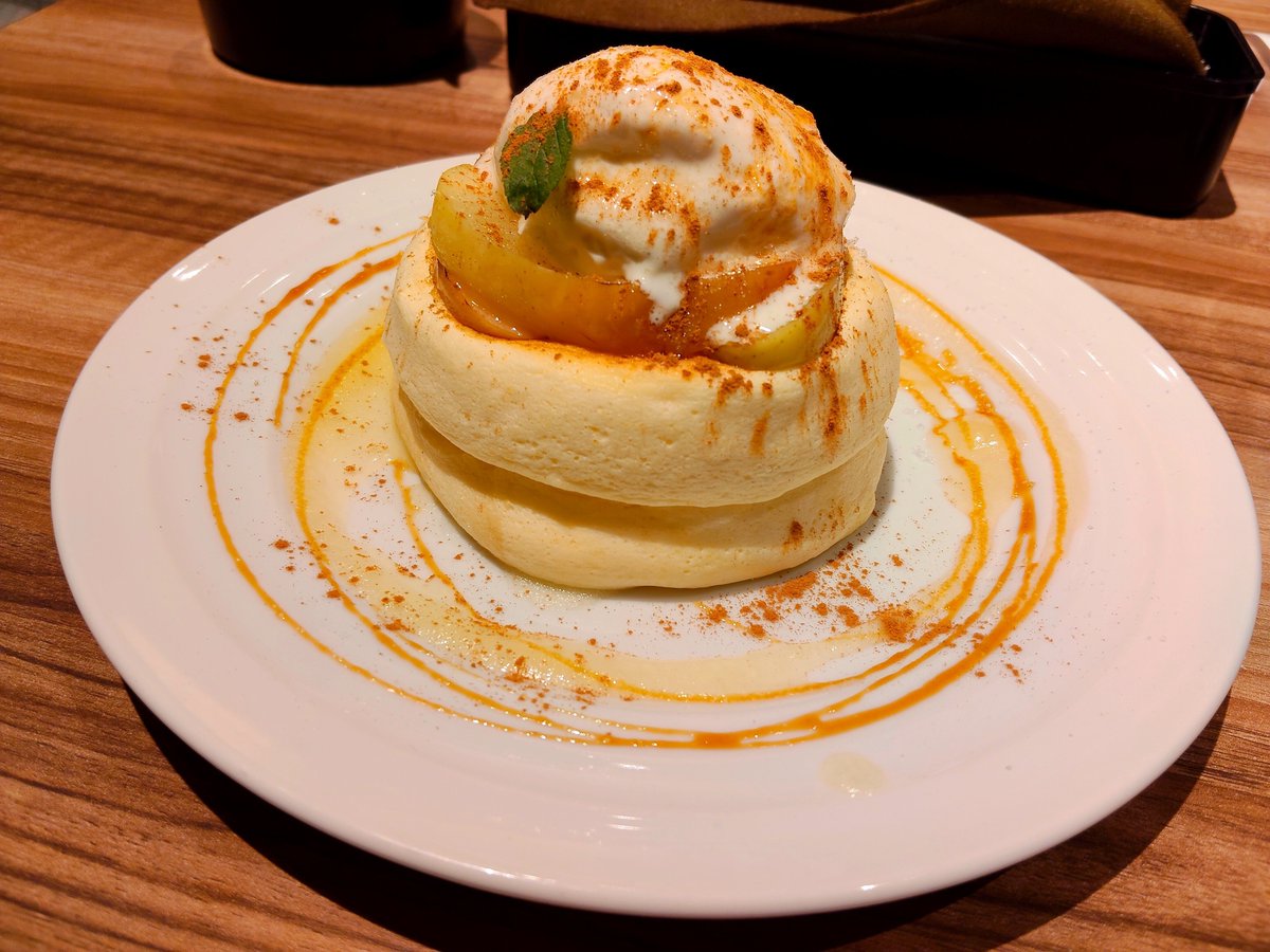 assam117's tweet photo. J庭楽しかった〜参加サークルの目まぐるしさよ。その後も何だかんだ色々お茶したりして久々にヲタ活を満喫した〜☺✨️新刊読むの楽しみだな〜 https://t.co/RT4ufK1Mtr