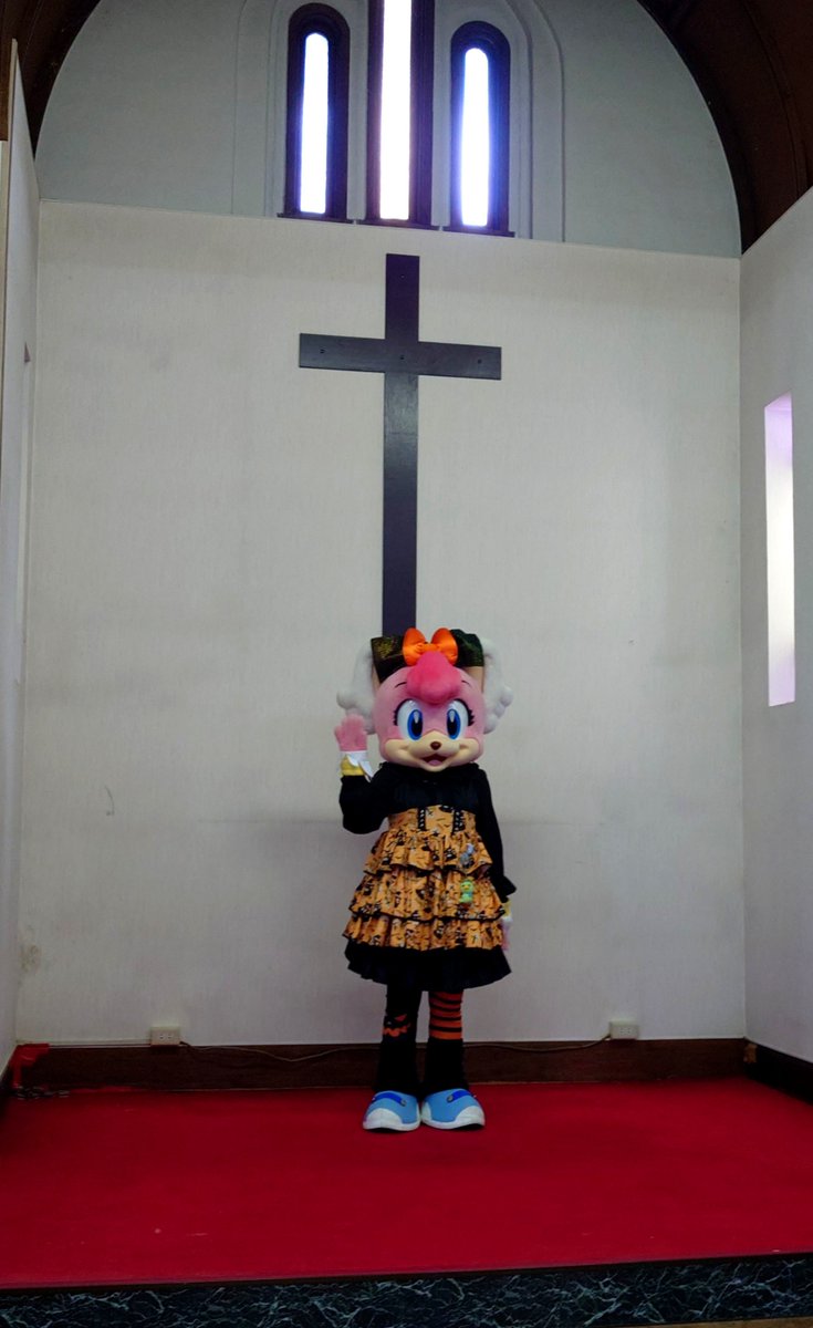 sakuraanoco's tweet photo. てんしの日⛪️
協会だから✝️✨️
いろいろなポーズをしてもらって👰👼👻
なるほどー😂
と思いました🥰👏
えいるちゃむさんリアル凄かったです👻✨️
てんしの日の つぎは ハロウィンたのしみですねー🍭🎃
#ご当地キャラ演芸会2026
#エイルルネット さん https://t.co/Agyy9SH1oE