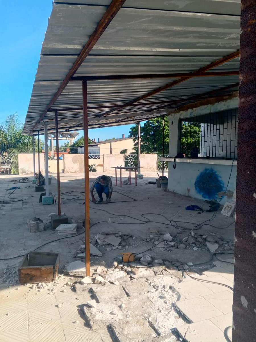 LorenzoOsbel's tweet photo. En #LasTunas se continúa trabajando fuerte en las inversiones, reparaciones y mantenimientos para tener una ciudad en mejores condiciones #PorLasTunasLaVictoria #SíSePuede https://t.co/CI6ZjxGdUp