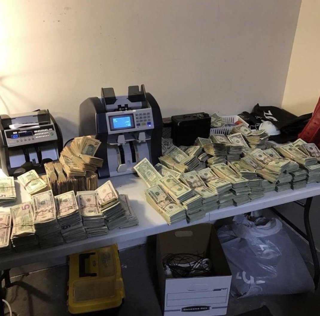 Moosaswrld's tweet photo. $1,000 sol giveaway for my active followers.

$100 each person 

Drop sol addy, like &amp; rt. https://t.co/WnjqSvjRIR