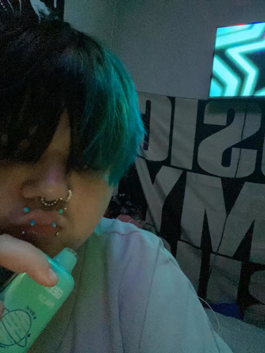 HoeofShtwt's tweet photo. Guess my favorite color guys https://t.co/X2uqpUOfNa