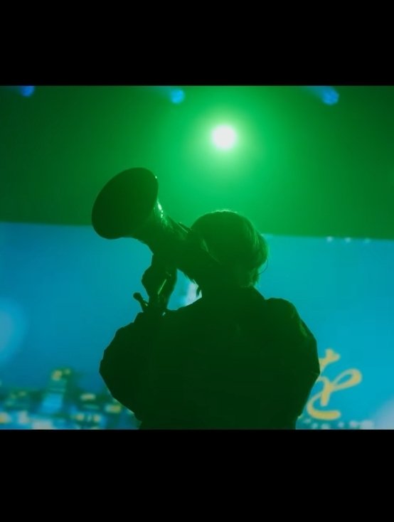 Petaimook's tweet photo. อยากให้ทุกคนได้รู้จักEveซังมากๆเลยค่ะ แต่งเพลงเอง ร้องเอง เล่นกีต้าร์ได้ โคตรจะเท่ แต่ละเพลงก็เป็นเอกลักษณ์ของตัวเอง ไปลองฟังเพลงอื่นได้นะคะ ดีไม่แพ้เพลงนี้เลย🥺อนิซองของเรื่องอื่นๆก้มีอีก มาเป็นอิบุน่ากันเถอะ😭 พี่เค้าเสิร์ฟคอนเท้นไม่พักเลย อิ่มสุข🫶
และรอ Eveinbkk ทุกวันครับ🥀 https://t.co/A6NIPbU1Z8