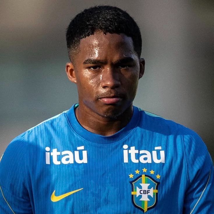 theMadridZone's tweet photo. 🚨 CONFIRMED: AC Milan SERIOUSLY want Endrick in JANUARY!

They plan to sign him on loan, offering the player the MAIN role in their attack.

AS Roma also want him. @marca https://t.co/gygqSrUfcC