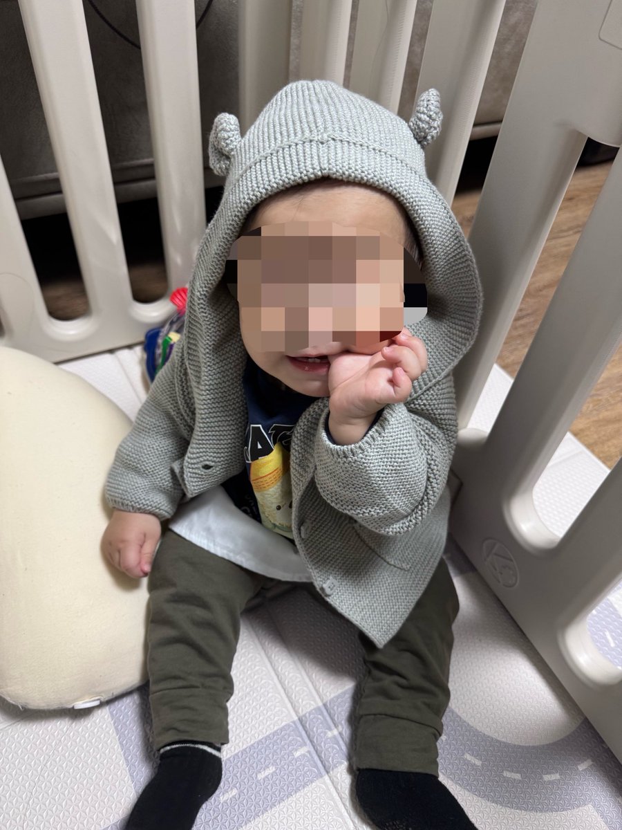 mk0013_'s tweet photo. 関西にいる間に買ってた激カワな服を着てる息子氏を見てください～～～！！！！！ https://t.co/kJ2NmcY7wG