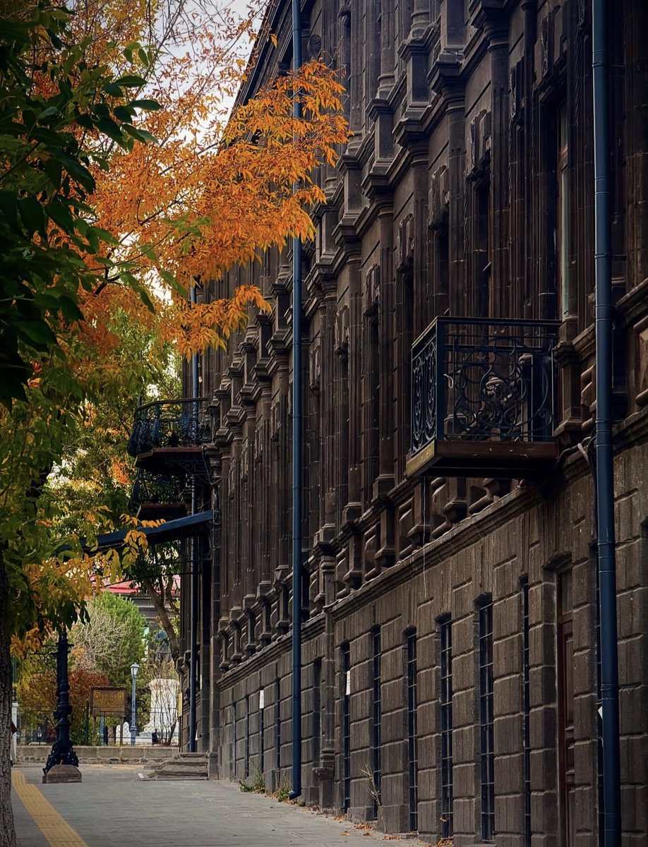 teishebaini's tweet photo. Armenian architecture of Kars, Vanand, Ayrarat 🇦🇲 https://t.co/LbINKR2423