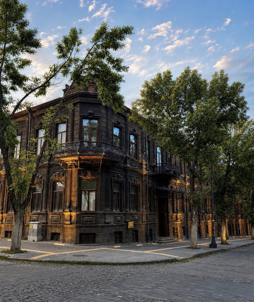teishebaini's tweet photo. Armenian architecture of Kars, Vanand, Ayrarat 🇦🇲 https://t.co/LbINKR2423