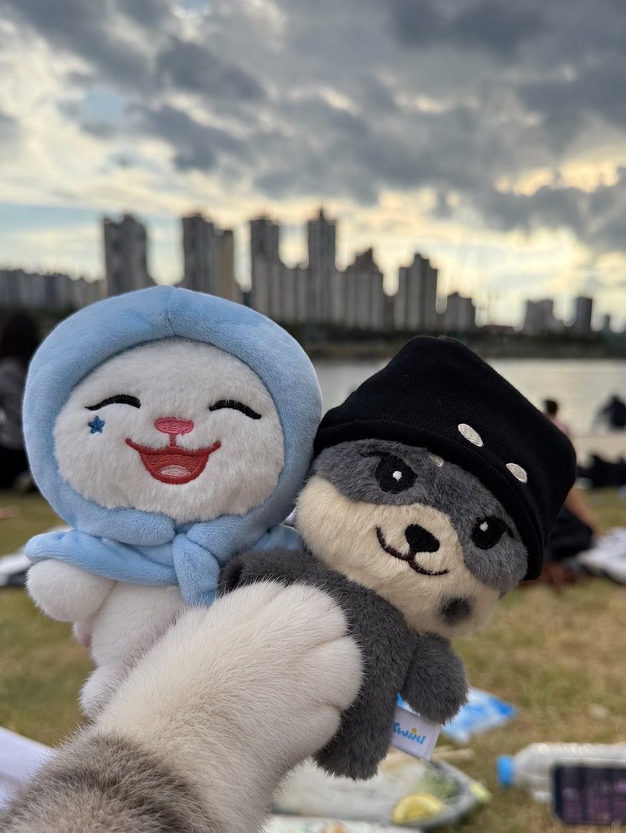 hxxpddx's tweet photo. 🤗🤗 https://t.co/C82CoRu8U9