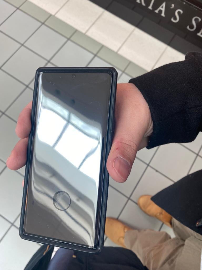 Cole_palmerxtra's tweet photo. Bro this fingerprint hole is messing up my gameplay. How do you guys manage to play with it? 😭💀 https://t.co/mXwCUAwTbW