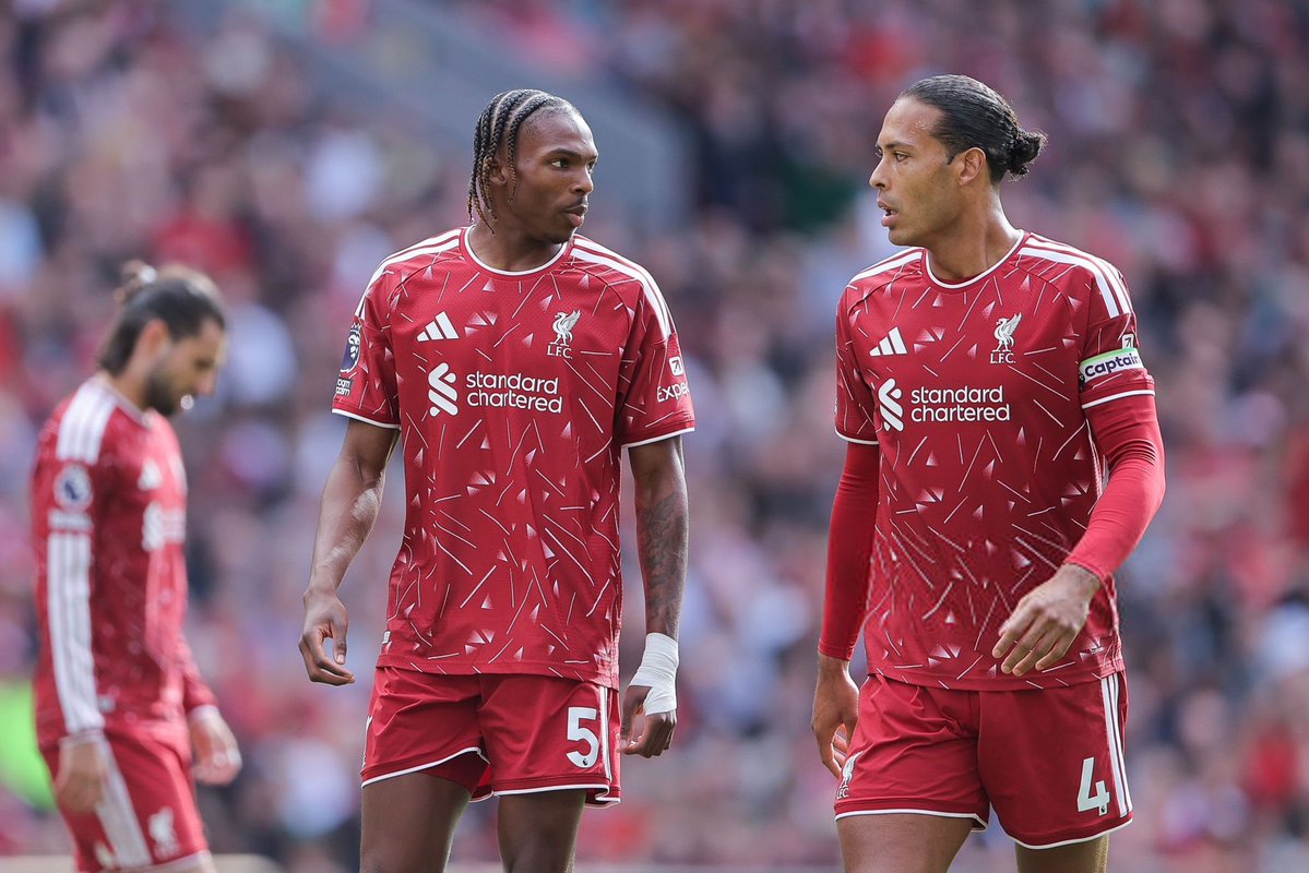 FabrizioRomano's tweet photo. 🔴🔥 Jeremy Jacquet: “I’m so happy to play next to Virgil van Dijk”.

“Playing alongside Virgil is really special when you know what a defender he is. Very few defenders have reached his level”, told Telefoot. https://t.co/0tkNeQ5dQ7