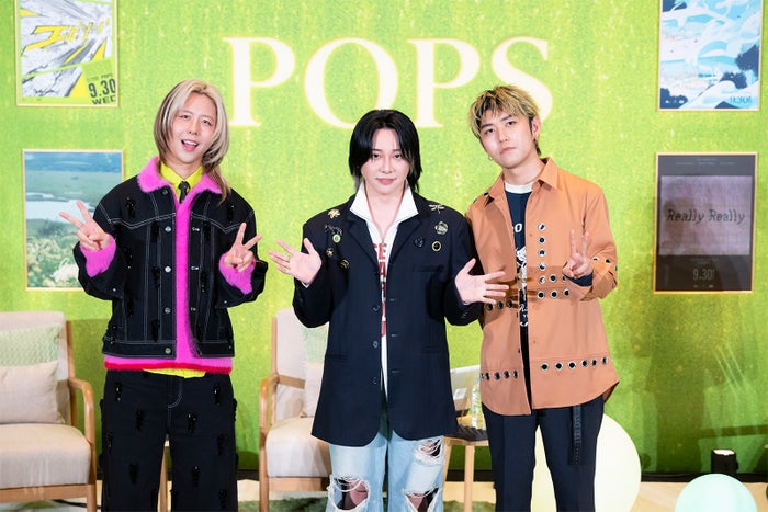 modelpress's tweet photo. Mrs. GREEN APPLE、400人限定の
リスニングパーティー開催🍏

応募倍率はおよそ100倍
配信には世界27カ国・累計約46万人参加✨️
https://t.co/OHct9usboC

制作秘話も💭
藤澤涼架「若井と1カ月間、毎日スタジオに籠もり、指の形から見直した」

#MGAプレミアムリスニングパーティー @MotokiOhmoriMGA https://t.co/DCN2QInRWh