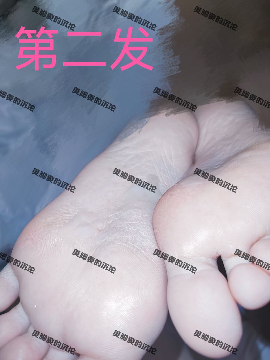 MJQDLX's tweet photo. 第二幕 人妻足交 
  来到酒店，老婆按照W要求脱掉鞋子，必须用脚榨干我所有精液，并且以后打算每周安排一天在家中完成足交任务，且当天不能性交,事后必须拍照打卡。
  我坐在床边，看着妻羞答答的从被窝里伸出一只美脚，我裤裆涨了起来，W也意味深长的笑着。
射到最后，只剩水……#绿奴献妻  #绿奴 https://t.co/bOEmsQ66us