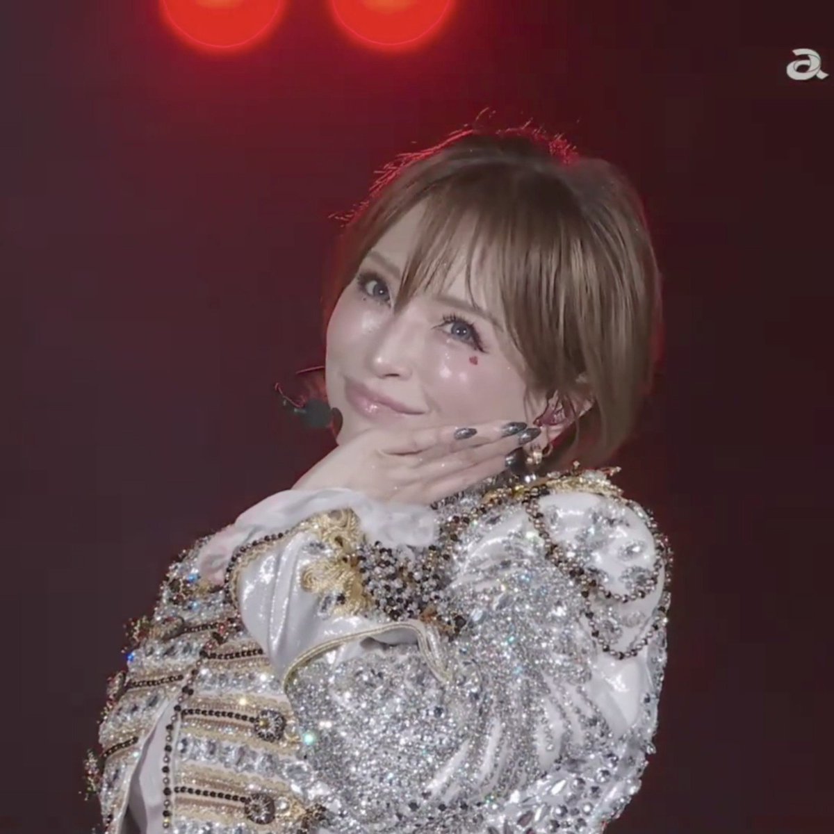 teA6Ayu's tweet photo. あゆ可愛すぎる。ビジュ爆発。
ショート似合ってて最高。
衣装も新しい感じで早替えで色んなパターン見れて良き。
AK-69さんとのコラボ意外なSEASONS、めちゃ良かった。配信求む。
マイクトラブってたかな？BLUEBIRDの途中でハンドマイク復活してた。
今年も配信に感謝。
#anation2026 #浜崎あゆみ https://t.co/i5zzqDRhXb