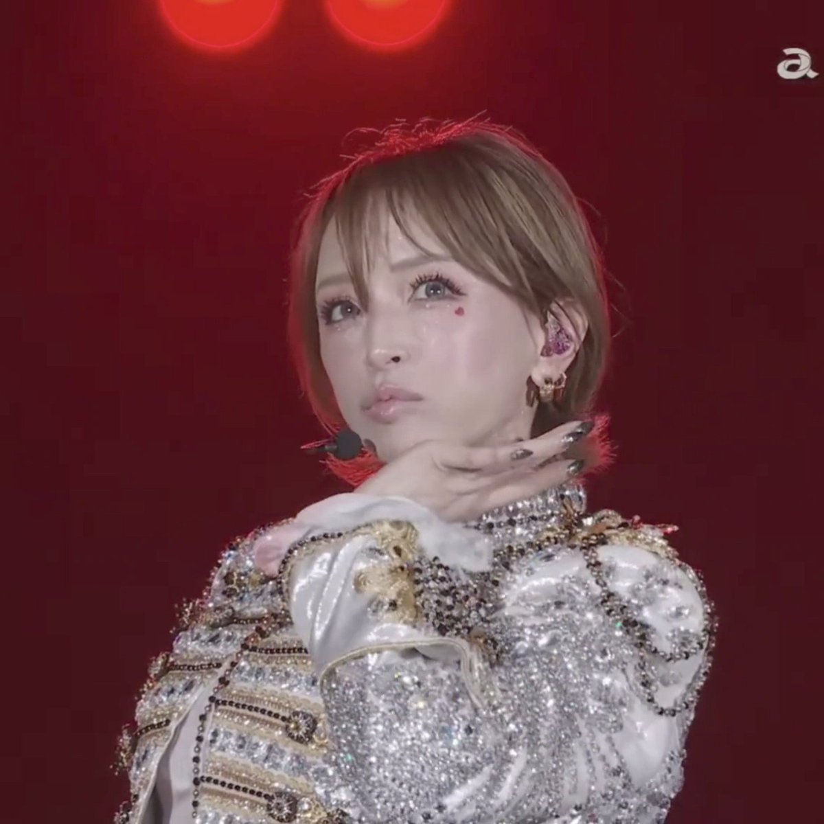 teA6Ayu's tweet photo. あゆ可愛すぎる。ビジュ爆発。
ショート似合ってて最高。
衣装も新しい感じで早替えで色んなパターン見れて良き。
AK-69さんとのコラボ意外なSEASONS、めちゃ良かった。配信求む。
マイクトラブってたかな？BLUEBIRDの途中でハンドマイク復活してた。
今年も配信に感謝。
#anation2026 #浜崎あゆみ https://t.co/i5zzqDRhXb