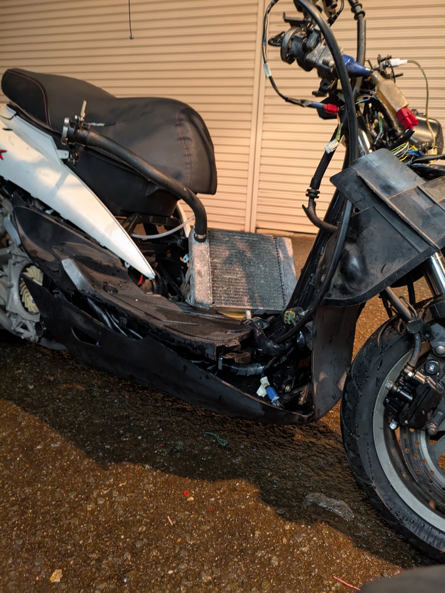 NXR250R's tweet photo. エア抜き上手くできなくて断念 https://t.co/0VTJWBjj6X