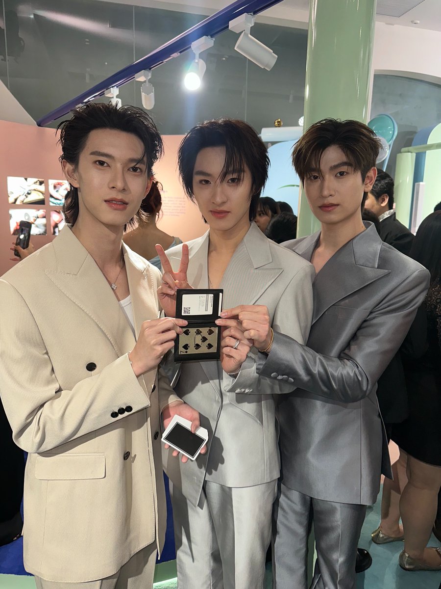 NinanAndYou's tweet photo. เฟรมลูกรักพระเจ้า หล่อกันทุกคนเลย ทั้งน้องพูห์ พี่ออฟ น้องก้อง น้องโทมัส น้องแทด 💖

#ppoohkt @ppoohkt 
#VCAPerleeTH
#VCAPerlee
#VanCleefArpels https://t.co/7EYNmAgWU4
